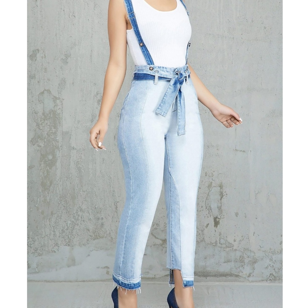 Sexy Jeans with Suspenders